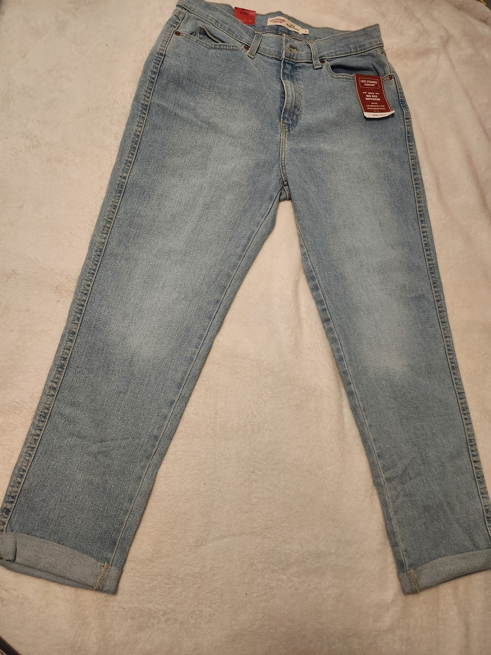 Women’s Light Wash Boyfriend Jeans - Relaxed Mid-Rise Fit